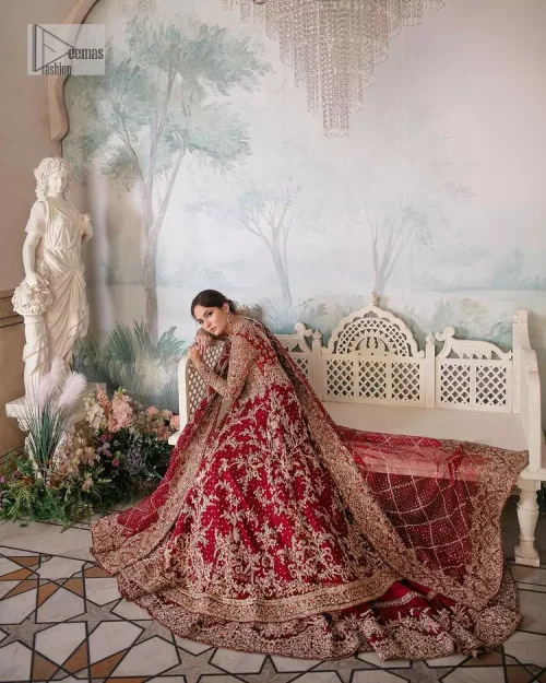 Bright and blissful! This ensemble is the epitome of grace.  The maxi is fully emblazoned with tilla, dabka, kora, Kundan