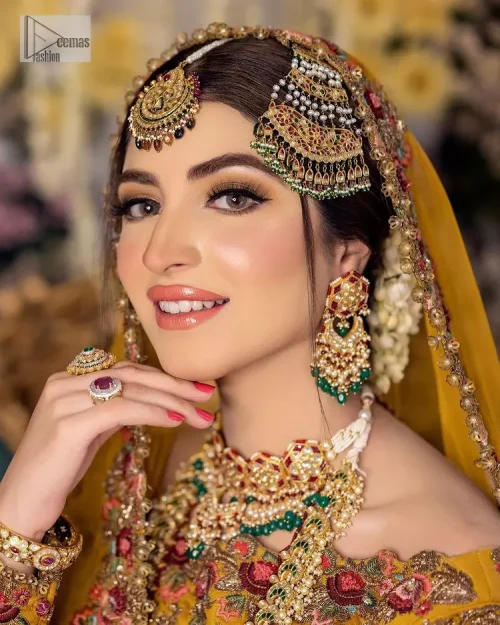 Take your style quotient up a few notches in this exquisite mehndi outfit! ]The maxi in mustard colour is a