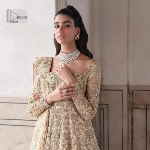 Ooze beauty and elegance in this simple yet amazing ensemble. This walima outfit in the off-white colour is a  magnificent