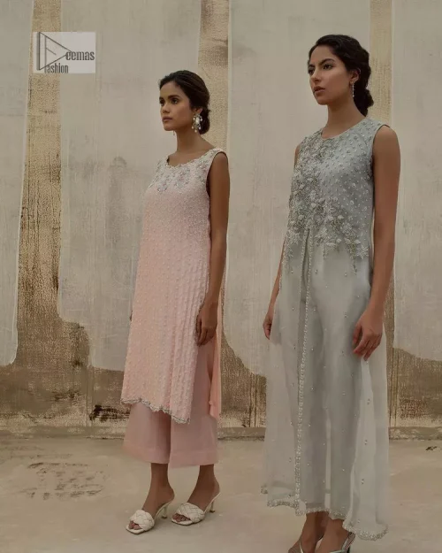 Balancing outfit lovers here’s your style treat! The handsome and charming steel grey attire is an epitome of elegance and