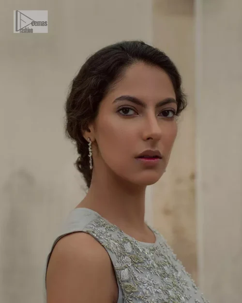 Balancing outfit lovers here’s your style treat! The handsome and charming steel grey attire is an epitome of elegance and