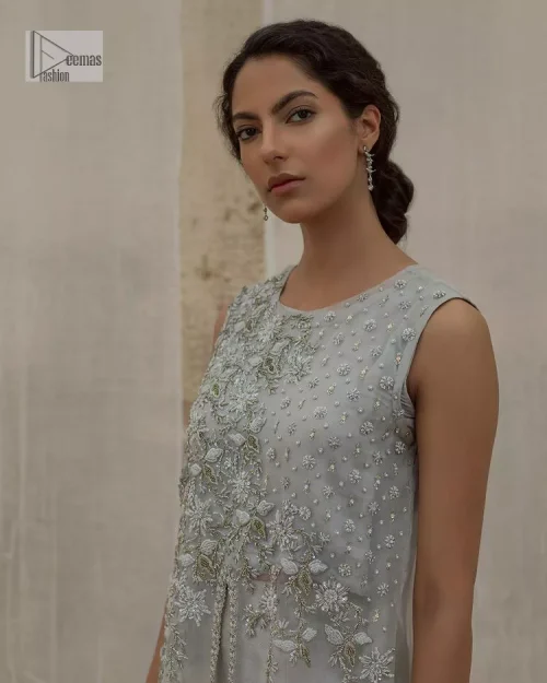 Balancing outfit lovers here’s your style treat! The handsome and charming steel grey attire is an epitome of elegance and