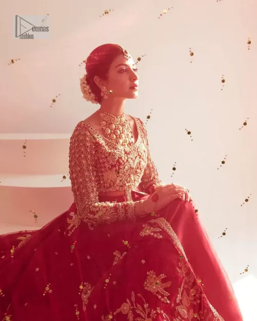 Be a dreamy vision in this reception wear. The beautiful pishwas in the bright red shade is embellished with intricate