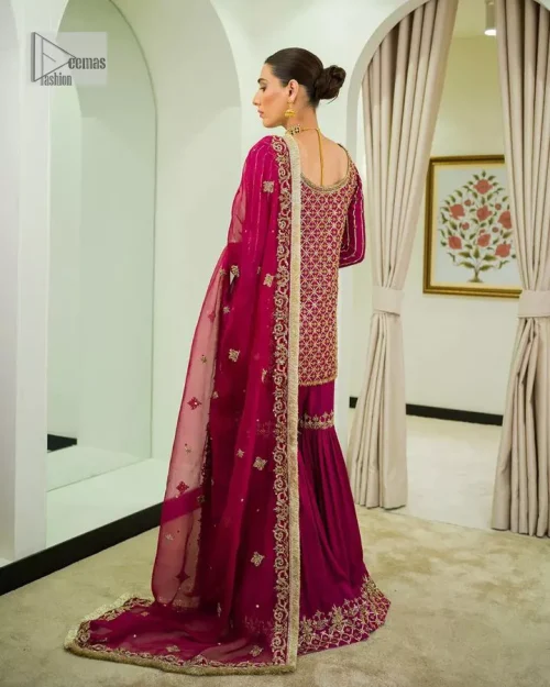 It’s bold, it’s romantic, it’s burgundy. The burgundy shade of this short shirt and gharara makes it an alluring choice