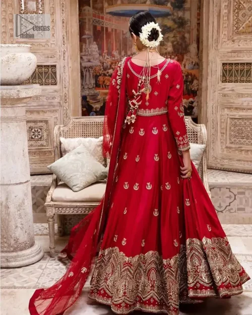 The traditional style is the new thing in the market. The stunning pishwas in the deep red shade is an