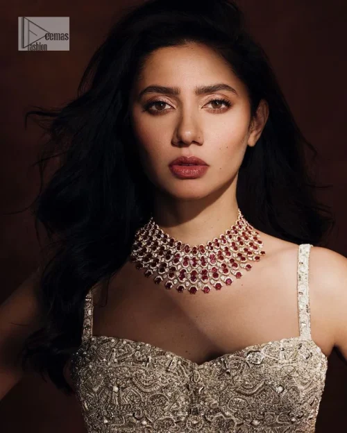 Chill vibes on your big day with this walima outfit. A soft pink blouse is embellished in tilla,dabka, kora, Kundan