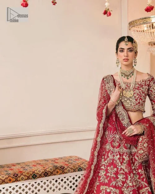 The beauty of this ensemble is mirrored in the romantic colour palette! The blouse is in a dark red shade