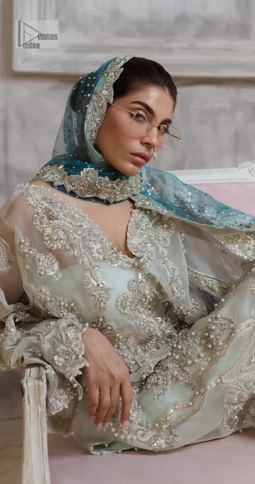 It’s bright, it's bold, it’s crosshatch. DeemasFashion presents the soft green and teal blue combo party outfit. The long shirt