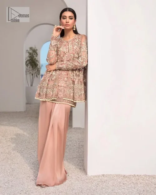 Rich shades and stunning details of party outfit – you’ll be making heads turn. A 2 pc outfit with a