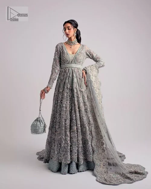 The beautiful mint green reception wear is a breathtaking masterpiece that will give you a magnificent look at the wedding.