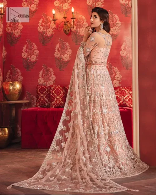 The beautiful outfit comes has an alluring peach colour and is gracefully emblazoned with embroidery. Hand-crafted details of tilla, dabka,