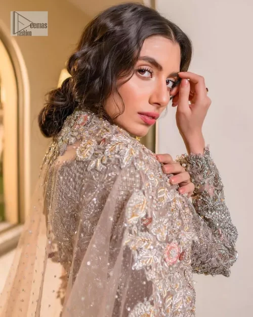 Let your nikah outfit do the talking. An elegant rhyme to tradition, this short shirt and lehenga create aesthetical magic