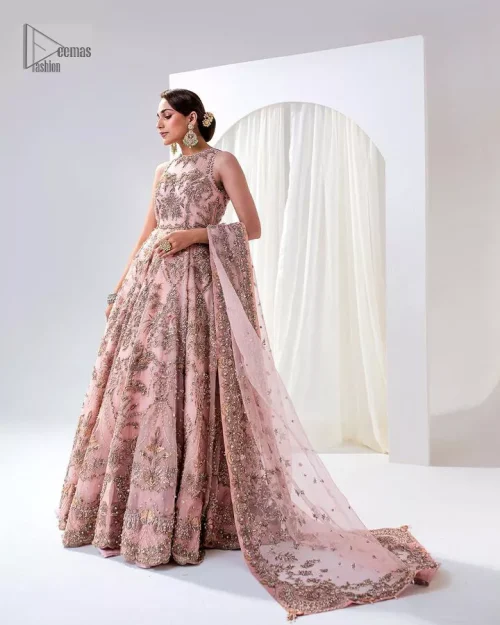 Matching embellishments are here to stay. The attractive tea pink nikah article is a stunning attire adorned with tilla, dabka,