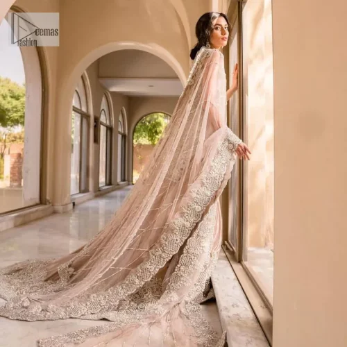 The beauty of idealism is captured with a touch of sparkle. This exclusive rose pink ensemble is beautifully translated on