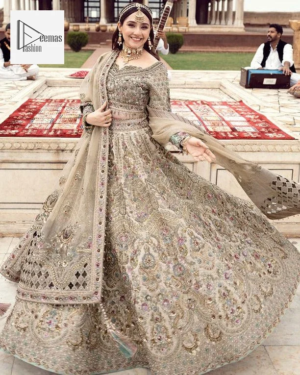 Designer Pakistani Lehenga Blouse Design Gown for Walima Wear