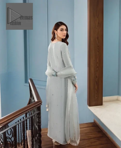 Timeless details that add an extra edge to your looks! Deemas Fashion presents this Party outfit, an embellished masterpiece that