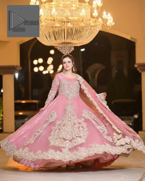DeemasFashion presents this wedding outfit which is an embellished masterpiece that wins everyone’s hearts at the very first glance with