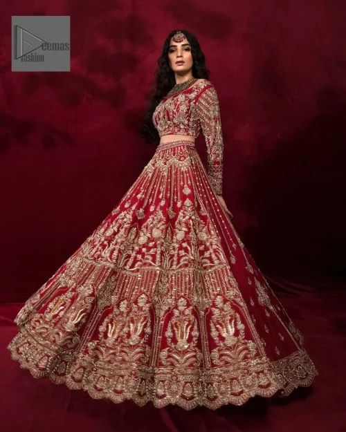 Further, it comes with a full-sleeve style to give a royal touch. Its round neckline is just the epitome of