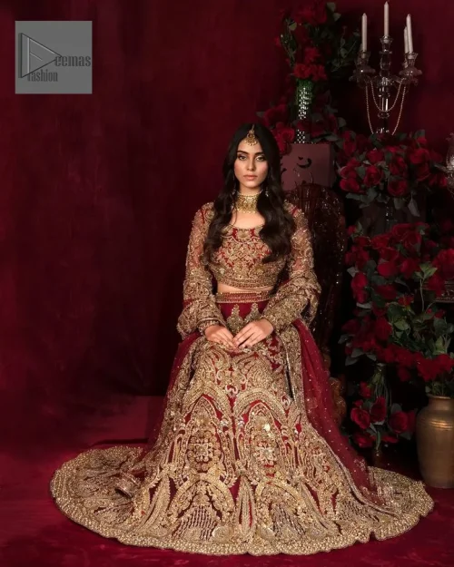 Further, it comes with a full-sleeve style to give a royal touch. Its round neckline is just the epitome of