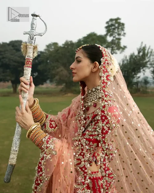 This exquisite bright red blouse is designed with a delicate and modest floral embroidery, accentuating the significance of the moment.