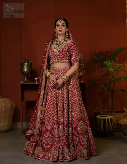 When you wear this outfit, all eyes will be on you, and you'll feel wonderful.