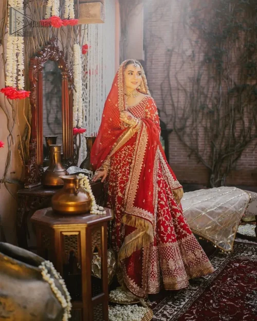 Make your reception unforgettable with a one-of-a-kind bridal style dupatta having floral motifs all over that reflect your personality and