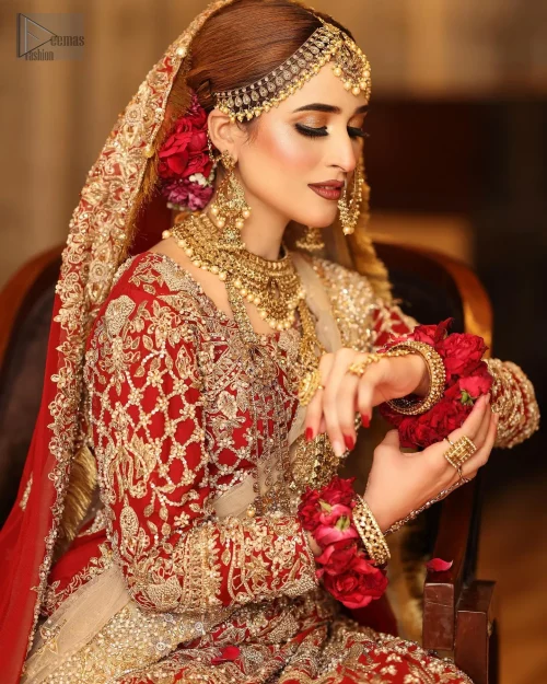 Not to forget, the graceful neckline and full sleeves offer timeless elegance, ensuring you radiate beauty and confidence on your