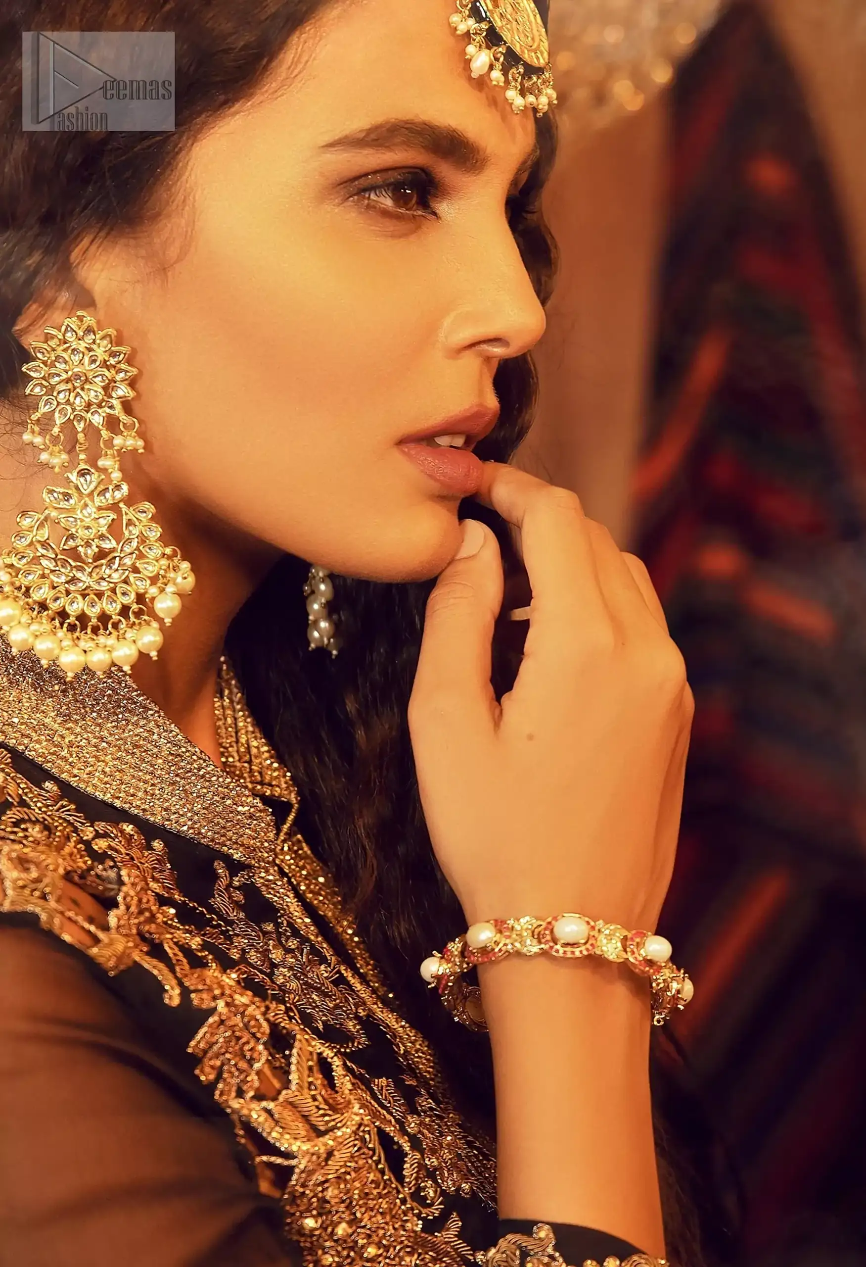 Crafted from pure tissue silk and organza, this creation is perfect for a Pakistani party, blending modern style with classic luxury.