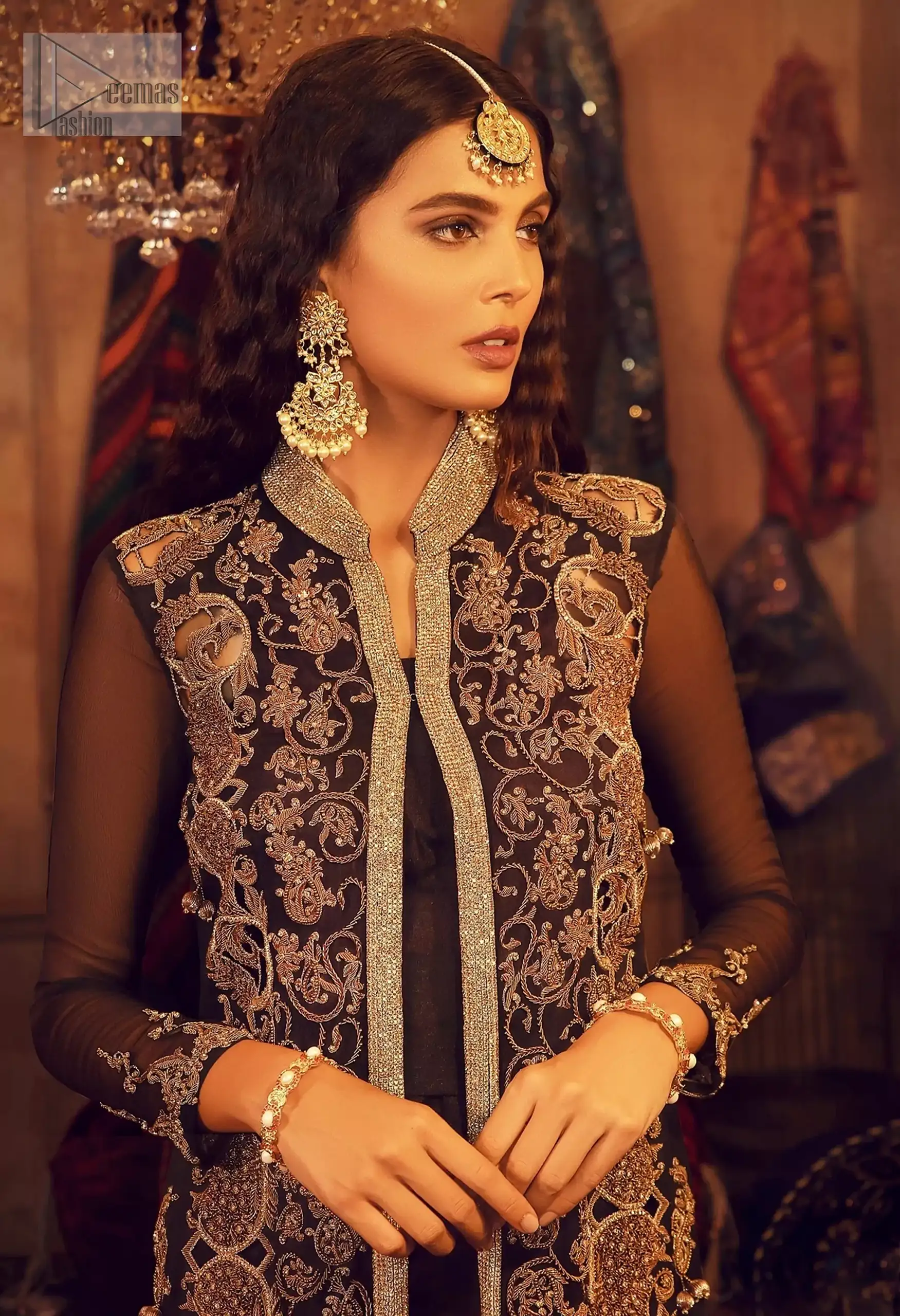 Crafted from pure tissue silk and organza, this creation is perfect for a Pakistani party.