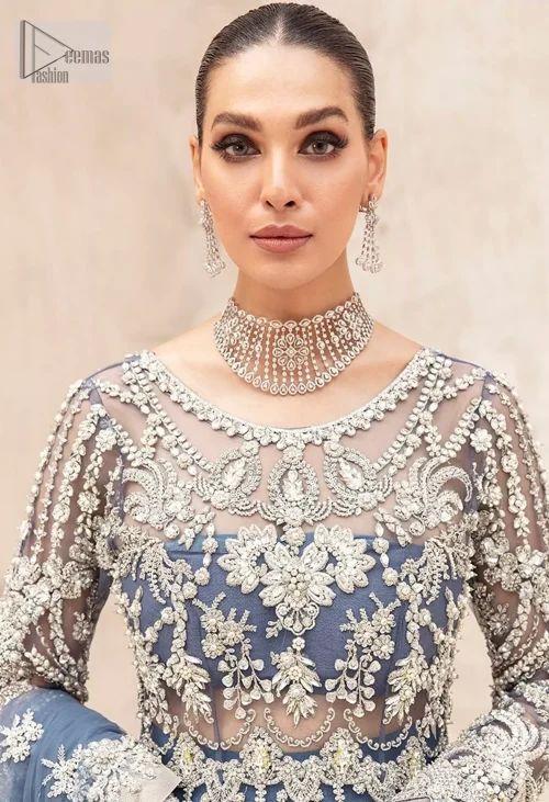 The full sleeves and round neckline create a timeless silhouette, while the dupatta’s graceful scalloped edges add a subtle touch